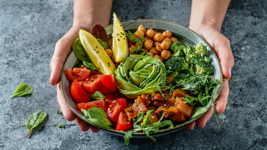 告别清淡：中老年营养三大误区与专业纠偏