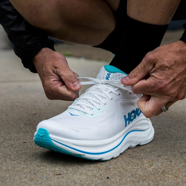 【2025硬核选购指南】拒做“挤脚星人”！这8款宽楦宝藏跑鞋，让你的双脚在云端肆意“躺平”