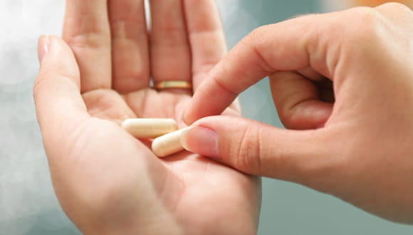 骨质疏松是脊柱的“地基塌陷”：补钙真的只靠喝奶吗？