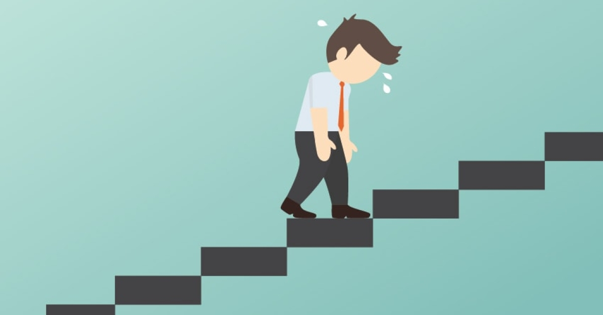 爬 3 层楼就喘？揭秘你的“心肺年龄”：30 岁后必须掌握的体能红线