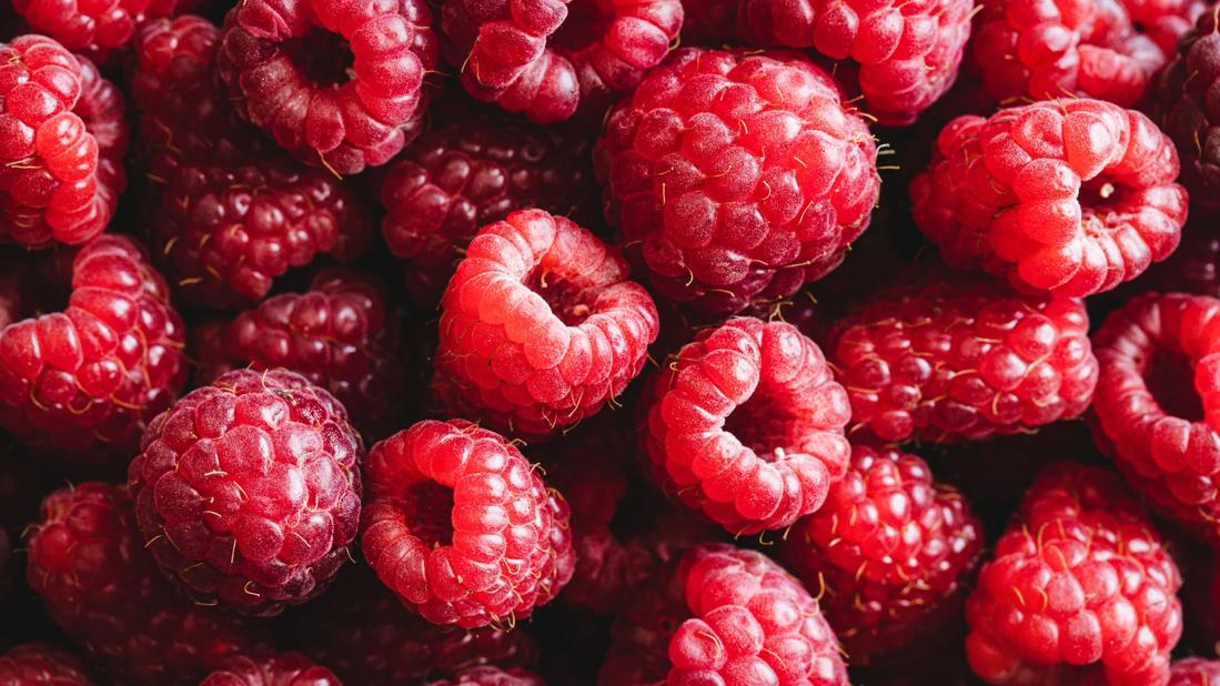 一口一个“小核弹”：揭秘覆盆子5大逆龄功效，这样吃血糖更稳