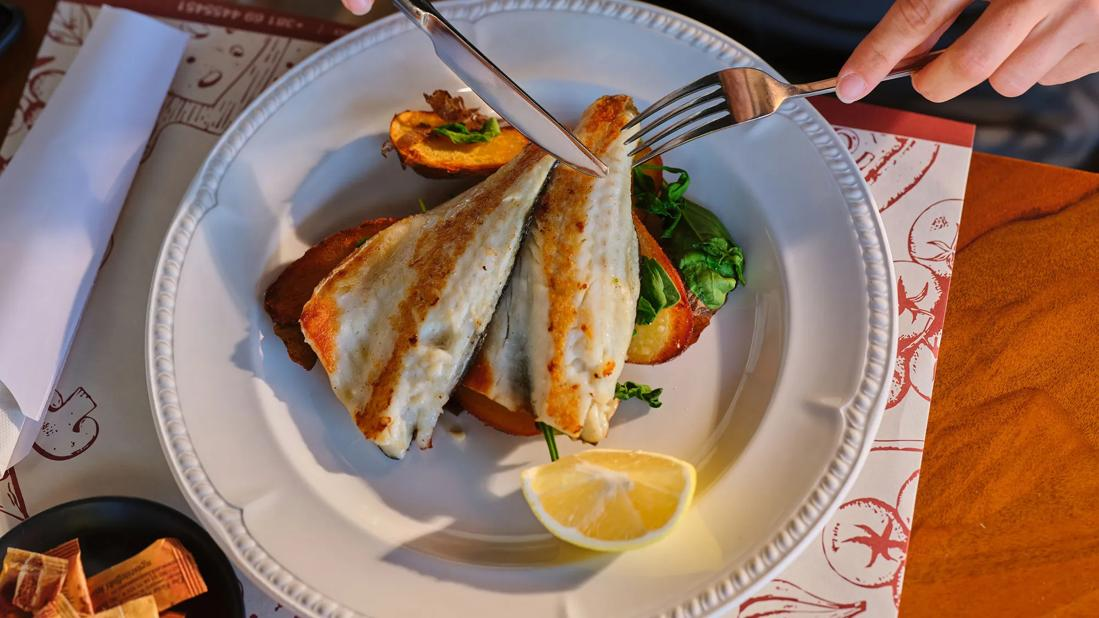 别再纠结全素还是肉食！这套“海王”饮食法，才是最适合打工人的长寿闭环