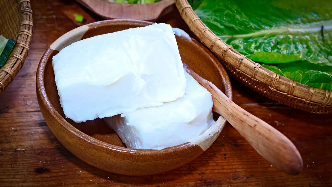 避开这种“血管胶水”！一勺牛油的饱和脂肪就够你吃一整天，别让这种所谓的“液体黄金”糊住你的心脏！